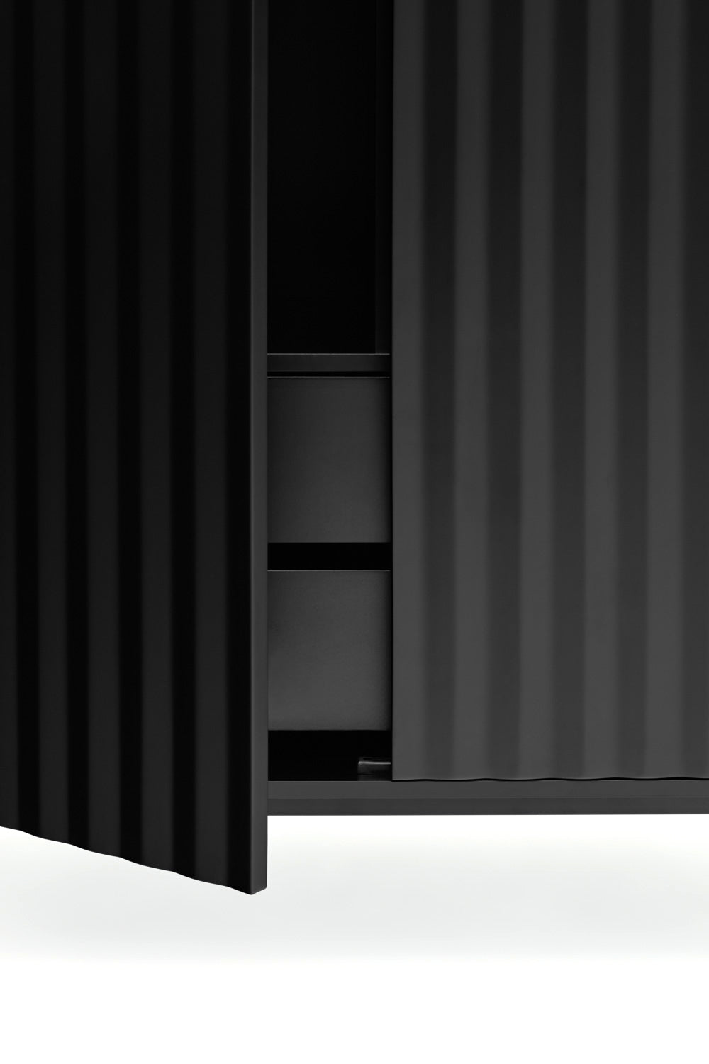 Credenza moderna nera 2 ante Sierra di Teulat 97x130 cm