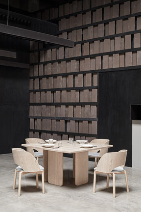 Tavolo in legno frassino naturale Arq di Teulat 137x137 cm