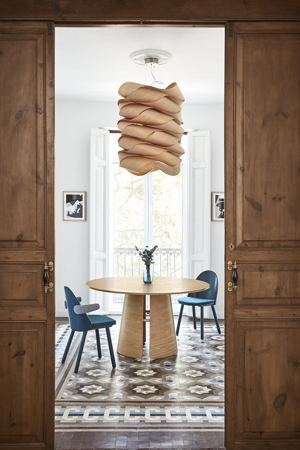 Tavolo tondo in legno colore naturale per sala da pranzo Cep di Teulat Ø137 cm