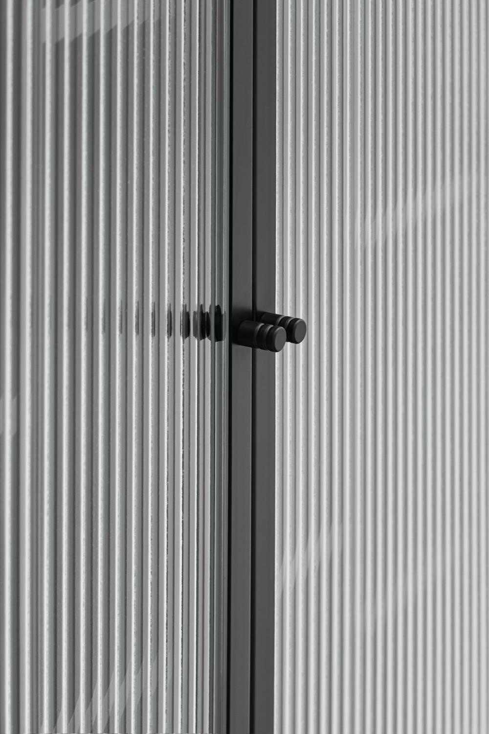 Credenza moderna 2 ante nero Blur di Teulat 70x140 cm
